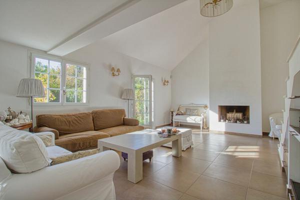 Meulière rénovée et agrandie en 2004 située à 12min du centre de Lagny