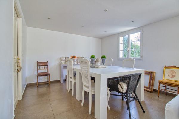 Meulière rénovée et agrandie en 2004 située à 12min du centre de Lagny