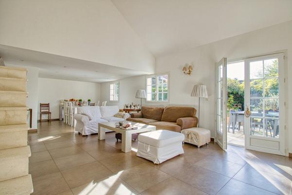 Meulière rénovée et agrandie en 2004 située à 12min du centre de Lagny