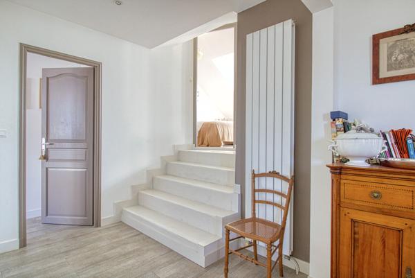 Meulière rénovée et agrandie en 2004 située à 12min du centre de Lagny