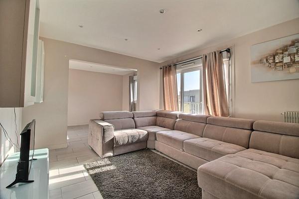 Appartement Clermont Ferrand  T5 avec garage, balcon et cave.