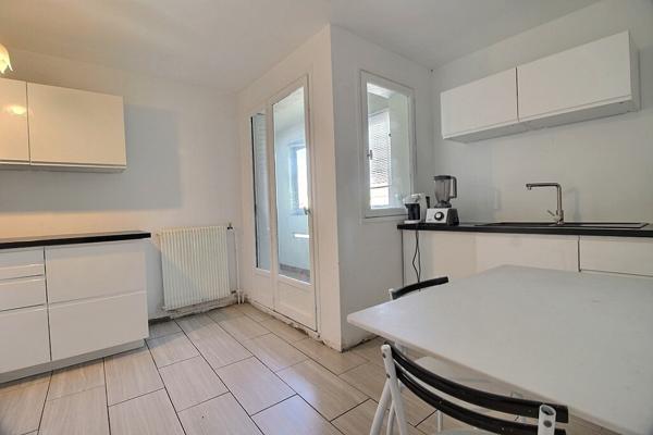 Appartement Clermont Ferrand  T5 avec garage, balcon et cave.