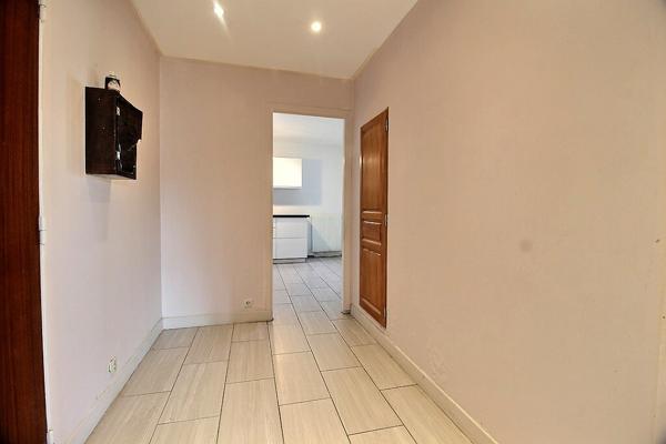 Appartement Clermont Ferrand  T5 avec garage, balcon et cave.
