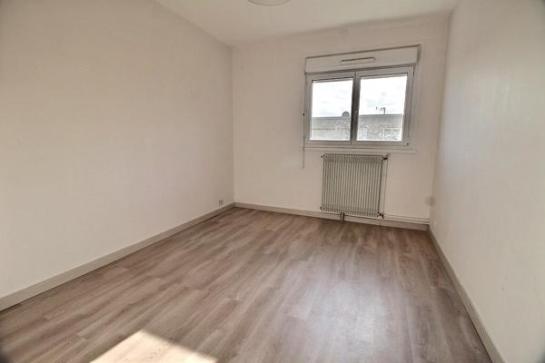 Appartement Clermont Ferrand  T5 avec garage, balcon et cave.