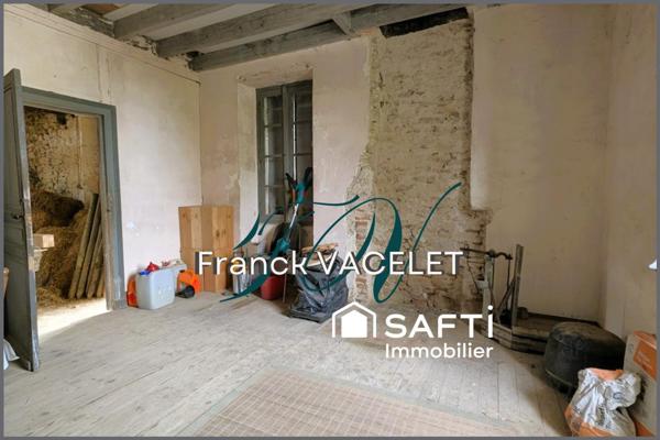 Rare : maison à rénover avec 1 300 m² de terrain dans une bastide médiévale