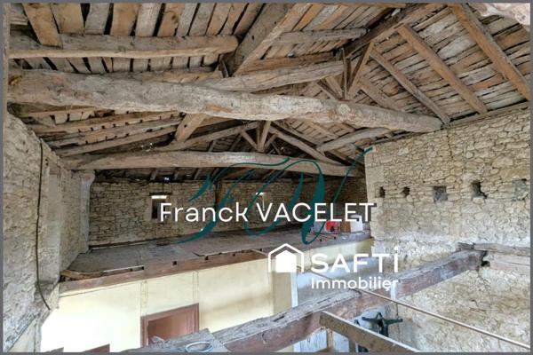 Rare : maison à rénover avec 1 300 m² de terrain dans une bastide médiévale