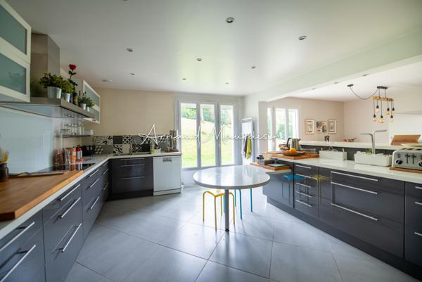 Grande maison familiale spacieuse et lumineuse !