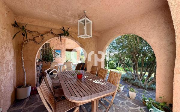 Maison à vendre    5 pièces • 162 m2 Saint-Raphaël