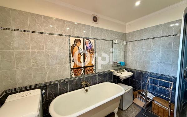 Maison à vendre    5 pièces • 162 m2 Saint-Raphaël