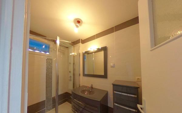 Appartement à louer    3 pièces •  Vaulx-en-Velin