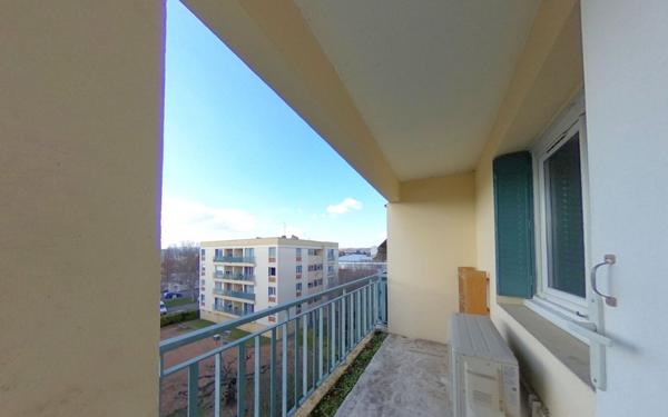 Appartement à louer    3 pièces •  Vaulx-en-Velin