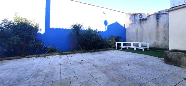 A LOUER local commercial 112m2 avec patio, Aytré - La Rochelle, Dpt Charente Maritime (17)