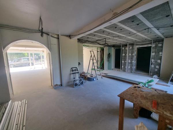 A LOUER local commercial 112m2 avec patio, Aytré - La Rochelle, Dpt Charente Maritime (17)