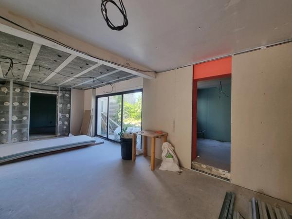A LOUER local commercial 112m2 avec patio, Aytré - La Rochelle, Dpt Charente Maritime (17)