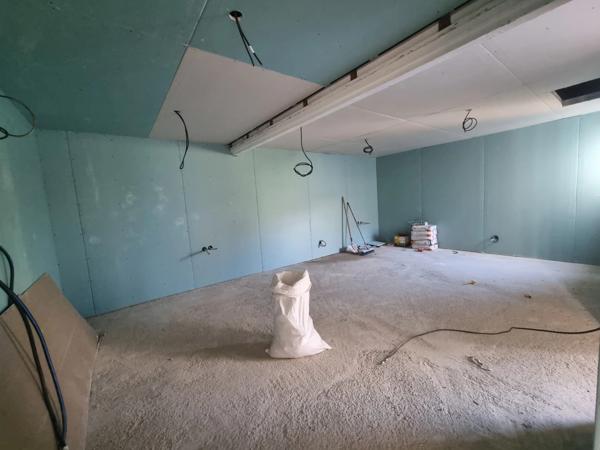 A LOUER local commercial 112m2 avec patio, Aytré - La Rochelle, Dpt Charente Maritime (17)