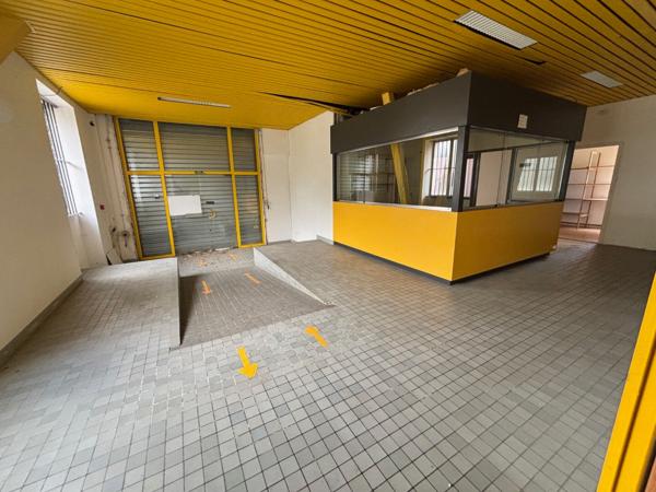 A VENDRE - ENTREPOT / LOCAL COMMERCIAL et BUREAUX 220m²- CENTRE VILLE FOURCHAMBAULT