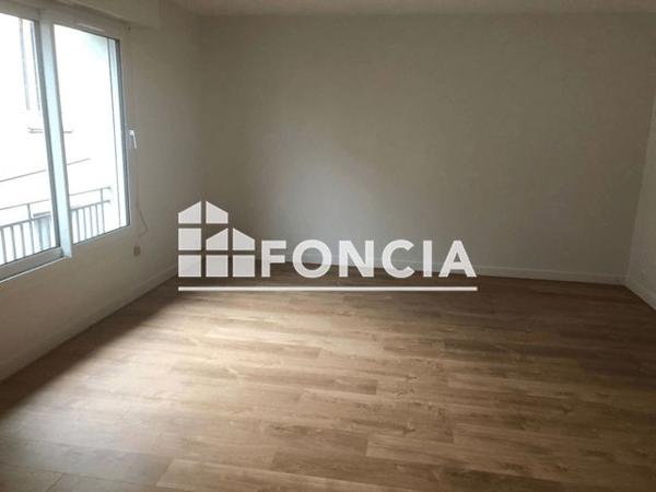 Location Studio 31.59 m² - 70 RUE BERNARD PALISSY Tours 37000