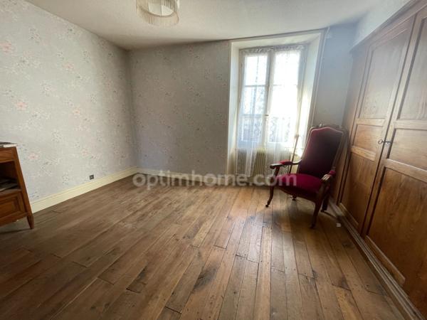 ensemble immobilier sur 1700m2 avec deux maisons, grange atelier jardin et puits