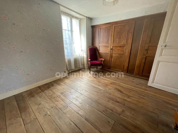 ensemble immobilier sur 1700m2 avec deux maisons, grange atelier jardin et puits