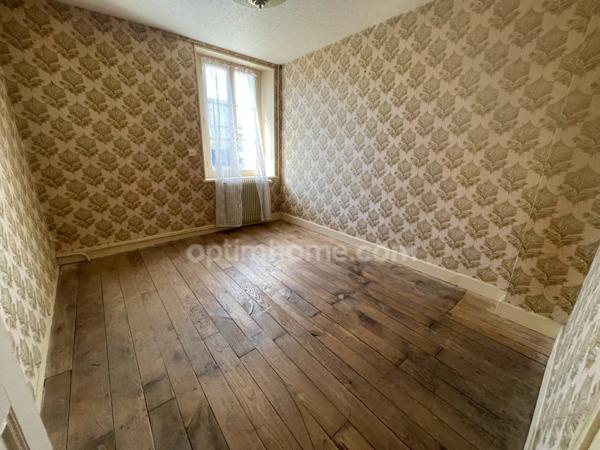 ensemble immobilier sur 1700m2 avec deux maisons, grange atelier jardin et puits
