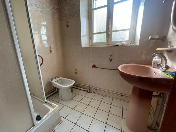 ensemble immobilier sur 1700m2 avec deux maisons, grange atelier jardin et puits