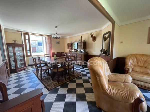 ensemble immobilier sur 1700m2 avec deux maisons, grange atelier jardin et puits