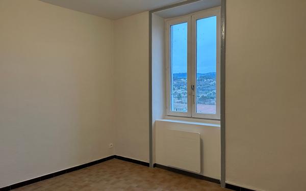 Appartement à louer    4 pièces •  Joyeuse