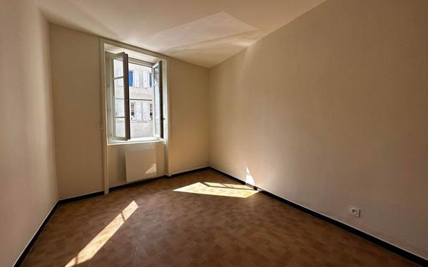 Appartement à louer    4 pièces •  Joyeuse