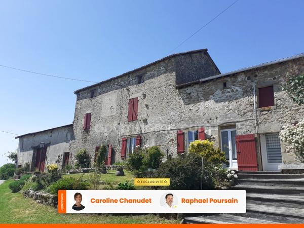 Corps de ferme avec deux granges et dépendances sur 3325m2 attenant.