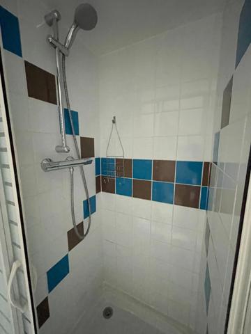 Corps de ferme avec deux granges et dépendances sur 3325m2 attenant.