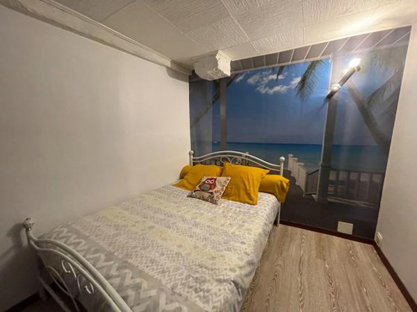 Corps de ferme avec deux granges et dépendances sur 3325m2 attenant.