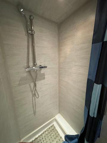 Corps de ferme avec deux granges et dépendances sur 3325m2 attenant.