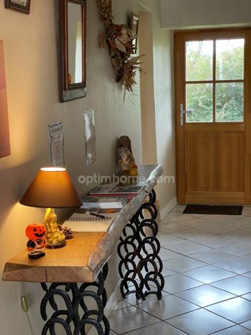 Corps de ferme avec deux granges et dépendances sur 3325m2 attenant.