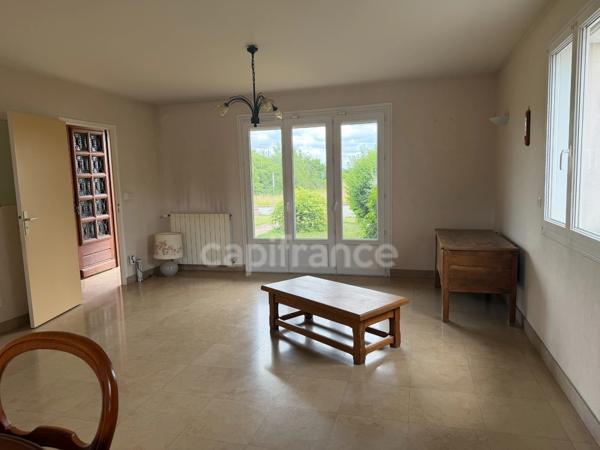 Maison à vendre 7 pièces APPOIGNY (89) de 119 m2  sur sous-sol  4 chambres plus bureau  3 Garages  Cave Terrain