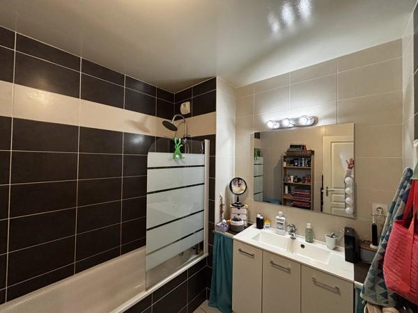 Location                                                      Appartement
                        
                     3 pièces                      72 m2                     à Saint-Paul-en-Jarez