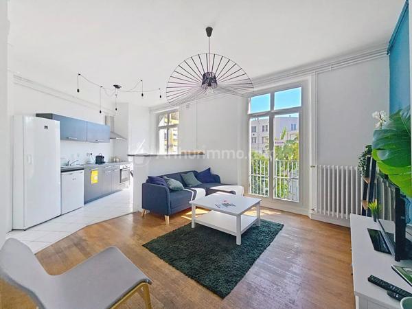 Location                                                      Appartement
                        
                     6 pièces                      121 m2                     à Clermont-Ferrand