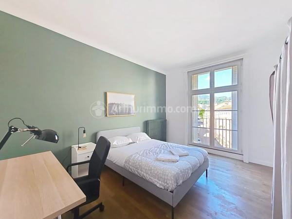 Location                                                      Appartement
                        
                     6 pièces                      121 m2                     à Clermont-Ferrand