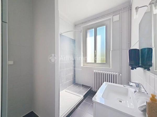 Location                                                      Appartement
                        
                     6 pièces                      121 m2                     à Clermont-Ferrand