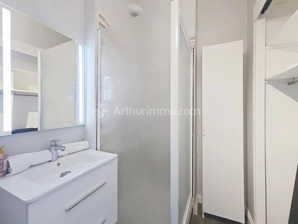 Location                                                      Appartement
                        
                     6 pièces                      121 m2                     à Clermont-Ferrand