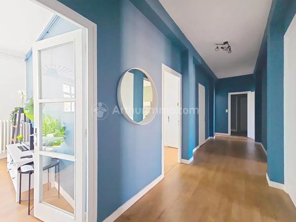 Location                                                      Appartement
                        
                     6 pièces                      121 m2                     à Clermont-Ferrand