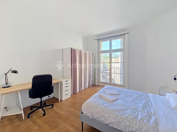 Location                                                      Appartement
                        
                     6 pièces                      121 m2                     à Clermont-Ferrand