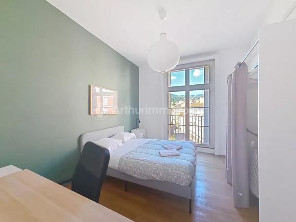 Location                                                      Appartement
                        
                     6 pièces                      121 m2                     à Clermont-Ferrand