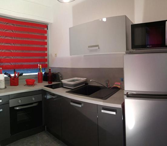 A louer Bourg T1 résidence de standing garage, cave et balcon