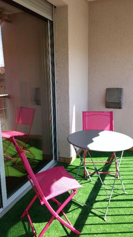 A louer Bourg T1 résidence de standing garage, cave et balcon