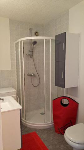 A louer Bourg T1 résidence de standing garage, cave et balcon