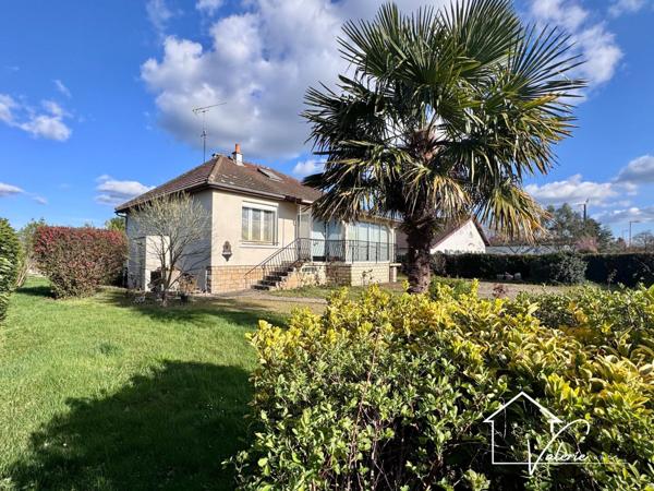 Belle opportunité à Vendat : maison individuelle avec terrain de 978 m² et double garage.