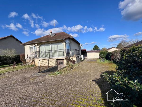Belle opportunité à Vendat : maison individuelle avec terrain de 978 m² et double garage.