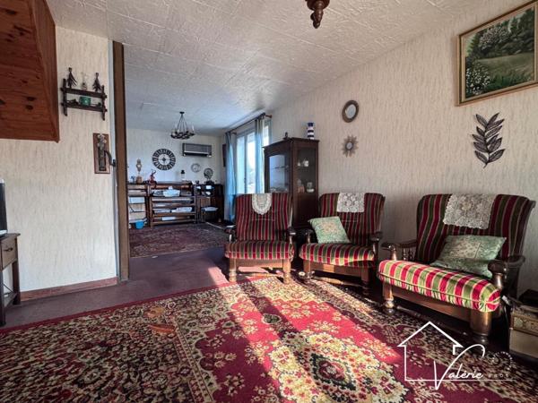 Belle opportunité à Vendat : maison individuelle avec terrain de 978 m² et double garage.