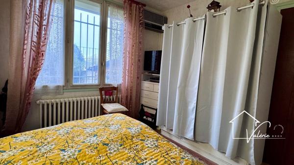Belle opportunité à Vendat : maison individuelle avec terrain de 978 m² et double garage.