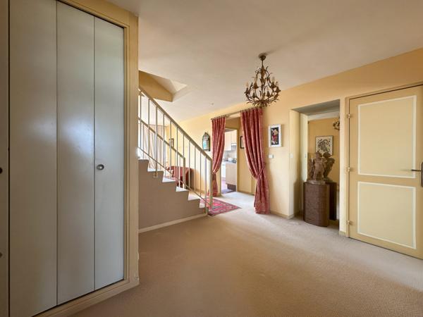 Nanterre (92000) Appartement de 85,64 m² avec balcon de 10,40 m² et parking souterrain en sous sol pour 420 000 € HAI